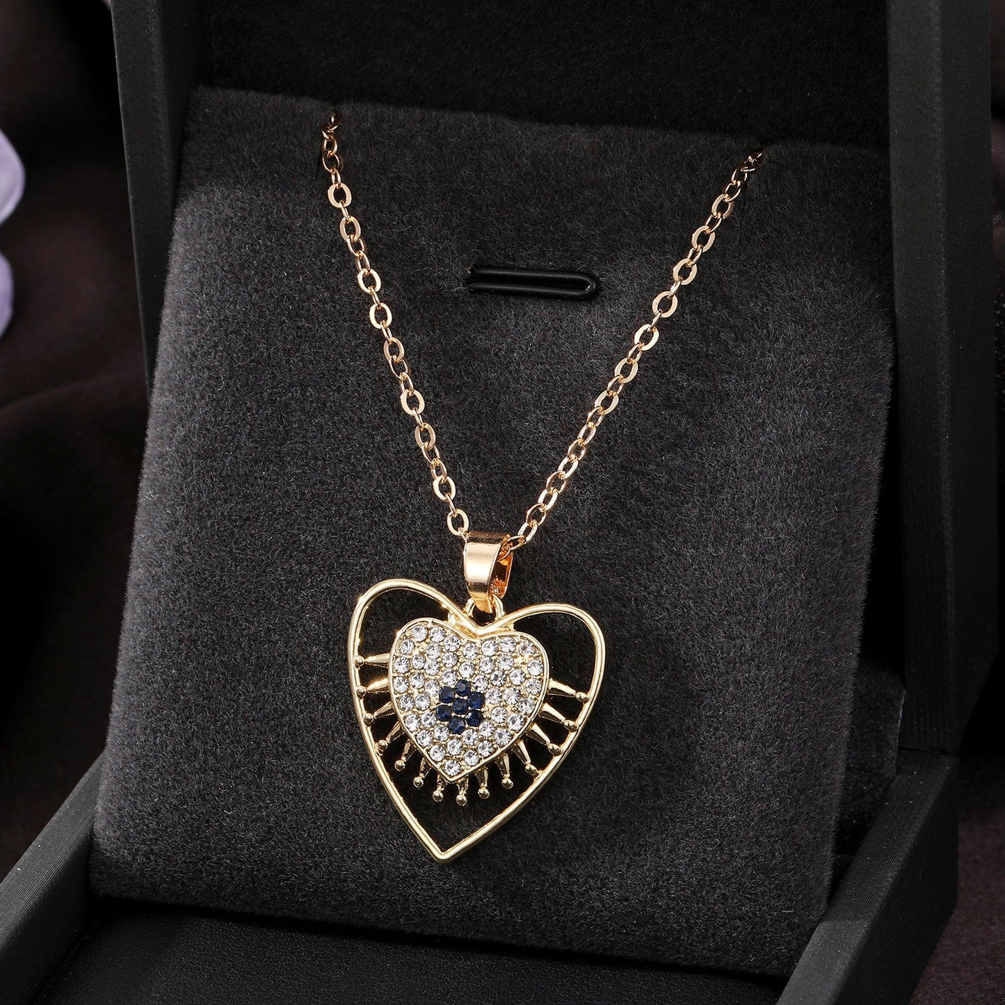 Casual Cool Style Devil's Eye Palm Heart Shape Alloy Hollow Out Inlay Rhinestones Women's Pendant Necklace