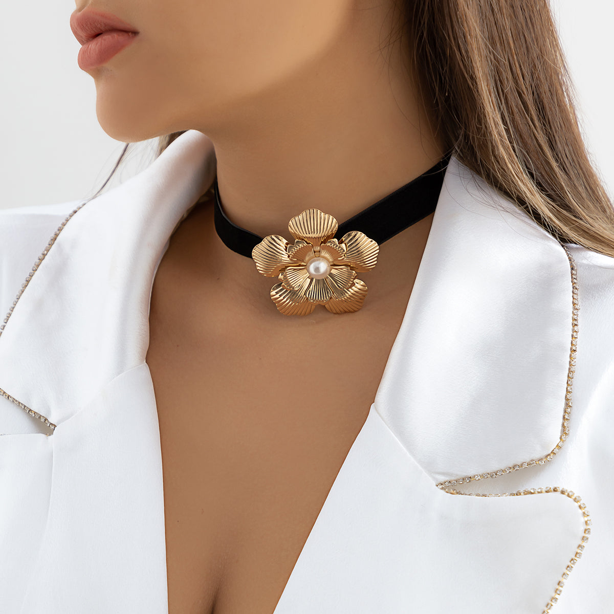 Simple Style Classic Style Flower Imitation Pearl Iron Irregular Three-dimensional Straps Fabric Women's Choker