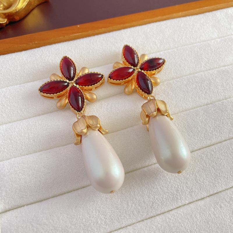 Retro Heart Shape Flower Alloy Plating Inlay Artificial Pearls Rhinestones Women's Drop Earrings