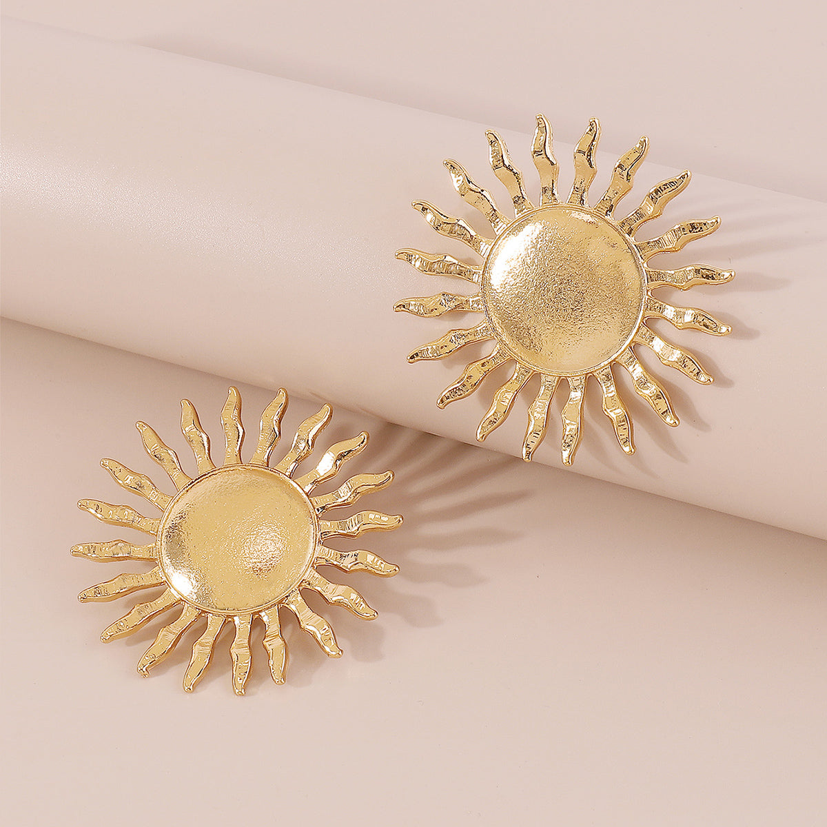 Elegant Retro Sun Iron Women's Ear Studs