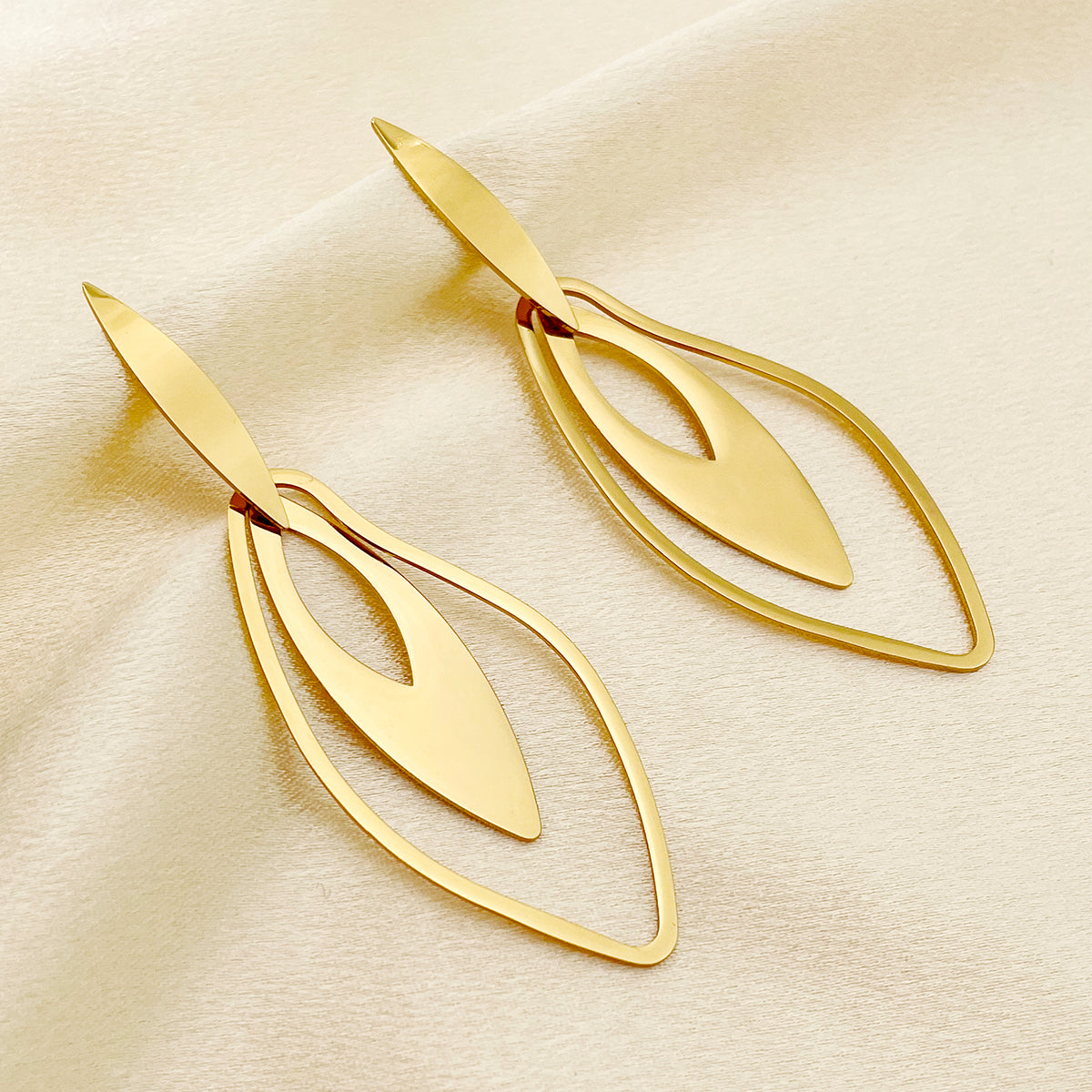 1 Pair Elegant Leaves Plating Hollow Out Stainless Steel Gold Plated Drop Earrings