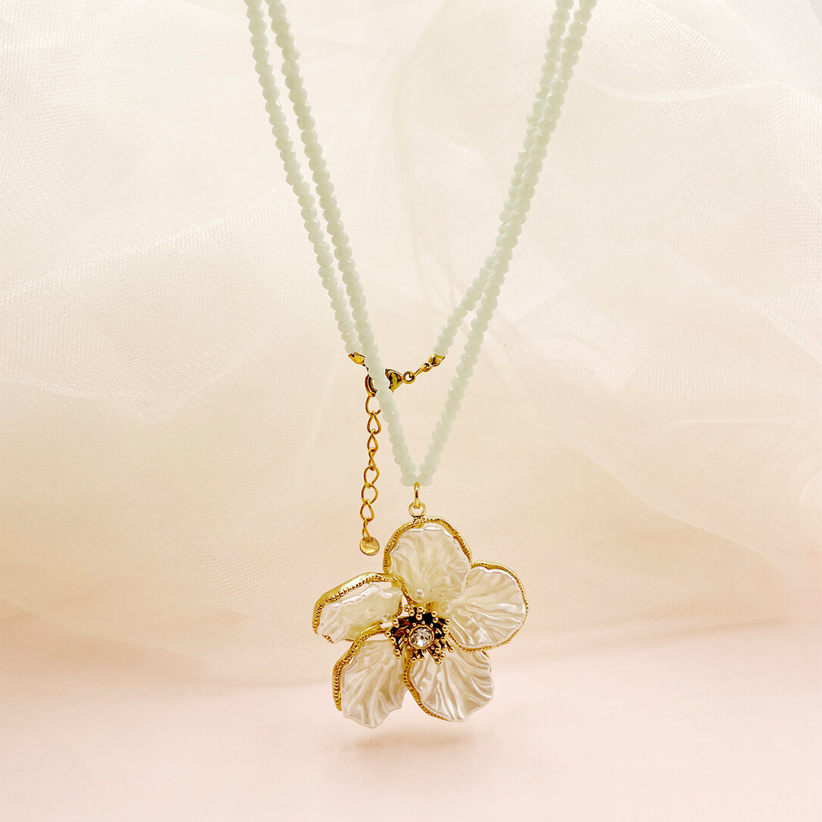 Classical Vintage Style Flower Stainless Steel Beaded Plating Inlay Shell Zircon Gold Plated Pendant Necklace