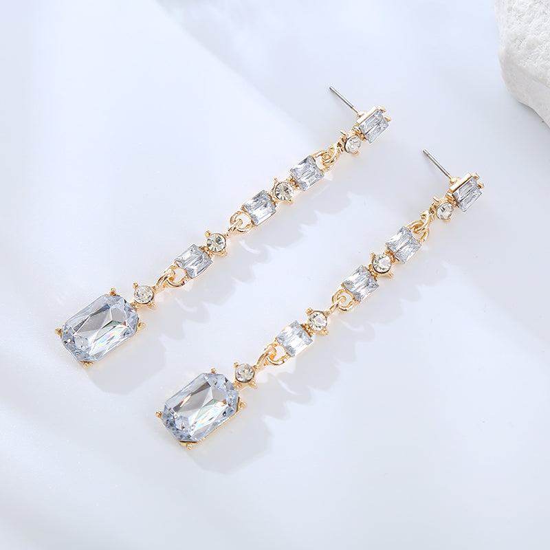 1 Pair Elegant Cute Queen Gem Inlay Alloy Rhinestones Drop Earrings