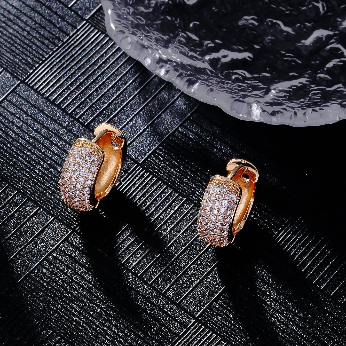 1 Pair Elegant Round Heart Shape Plating Inlay Copper Zircon 18k Gold Plated White Gold Plated Earrings