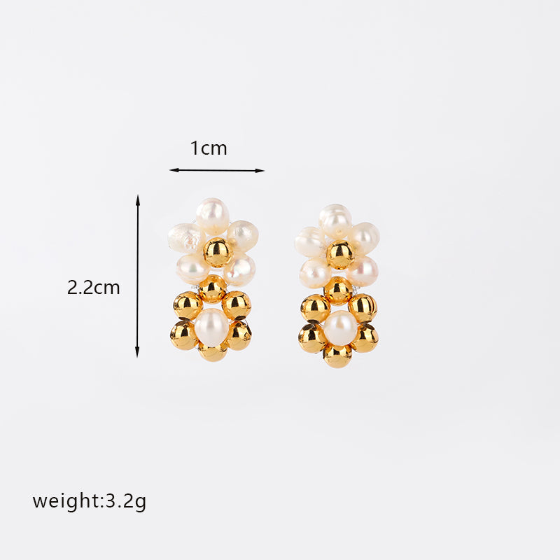 1 Pair Casual Elegant Round Flower Beaded Plating Inlay Copper Freshwater Pearl 18k Gold Plated Ear Studs