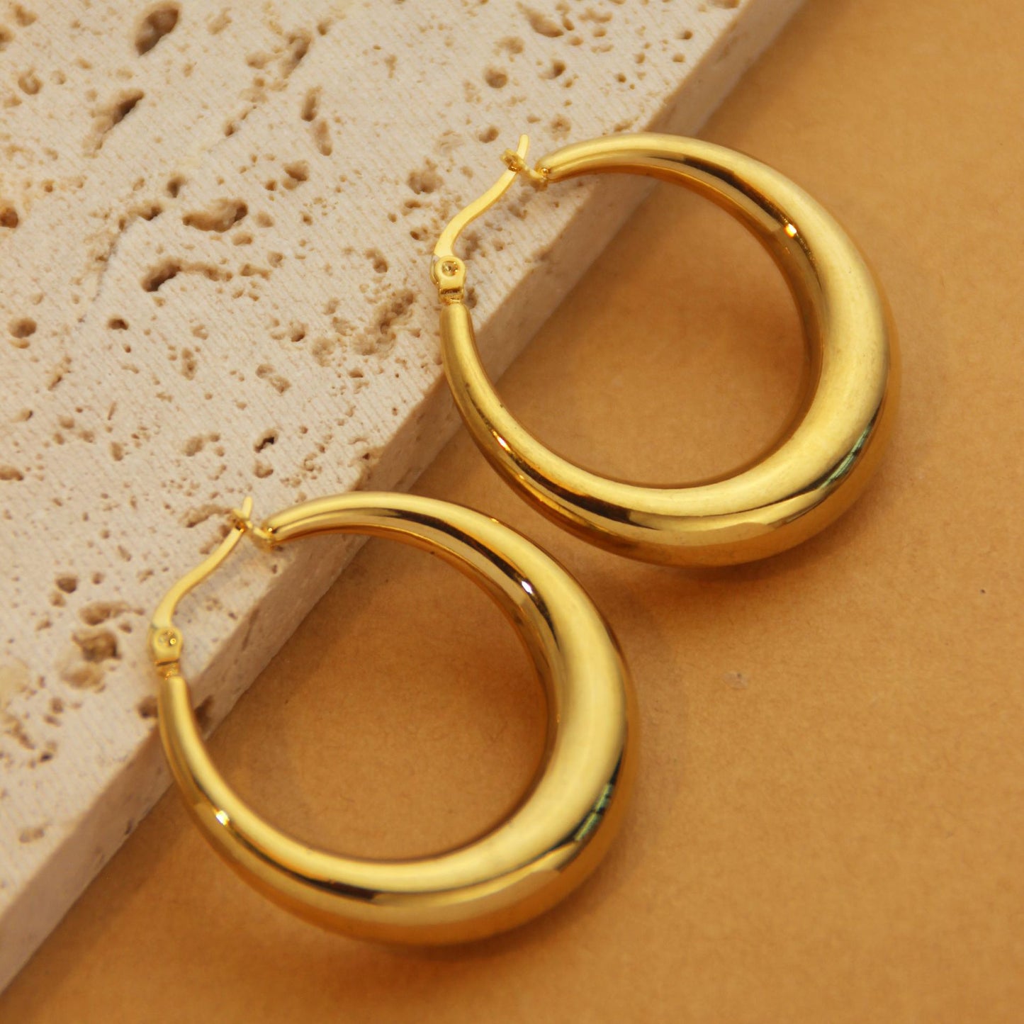 1 Pair Retro Simple Style C Shape U Shape Solid Color Plating Titanium Steel 18k Gold Plated Earrings