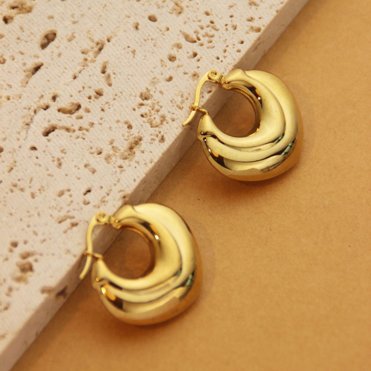 1 Pair Retro Simple Style C Shape U Shape Solid Color Plating Titanium Steel 18k Gold Plated Earrings