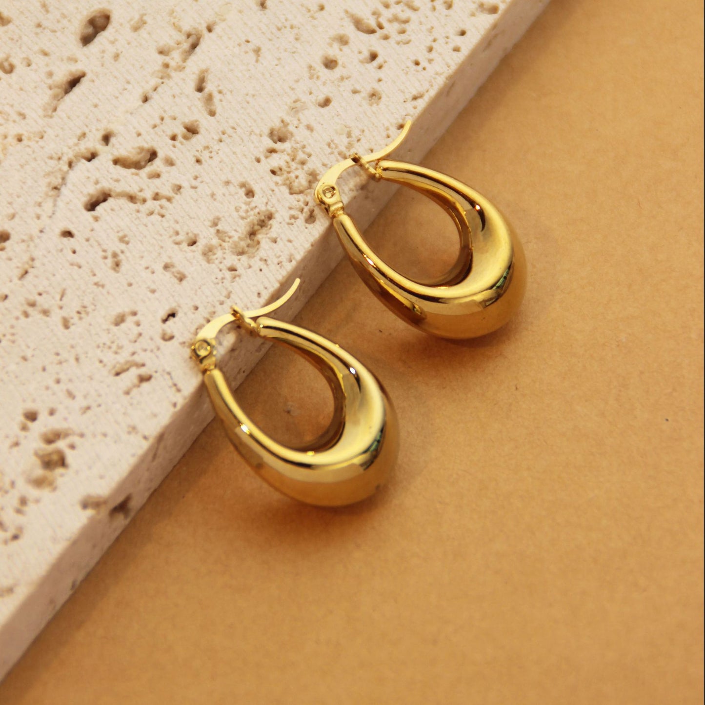 1 Pair Retro Simple Style C Shape U Shape Solid Color Plating Titanium Steel 18k Gold Plated Earrings