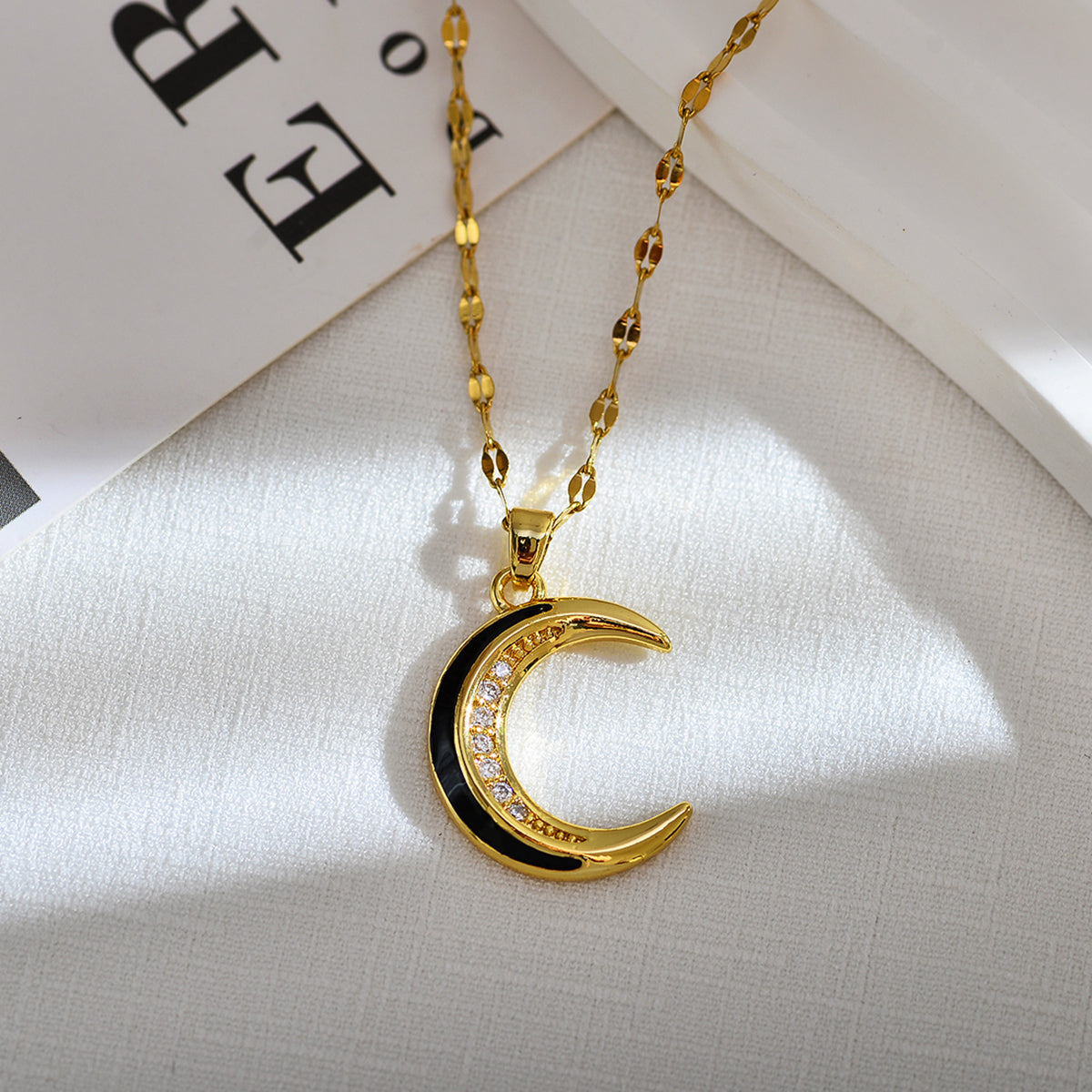 Elegant Luxurious Moon Titanium Steel Copper Enamel Plating Inlay Zircon 18k Gold Plated Pendant Necklace