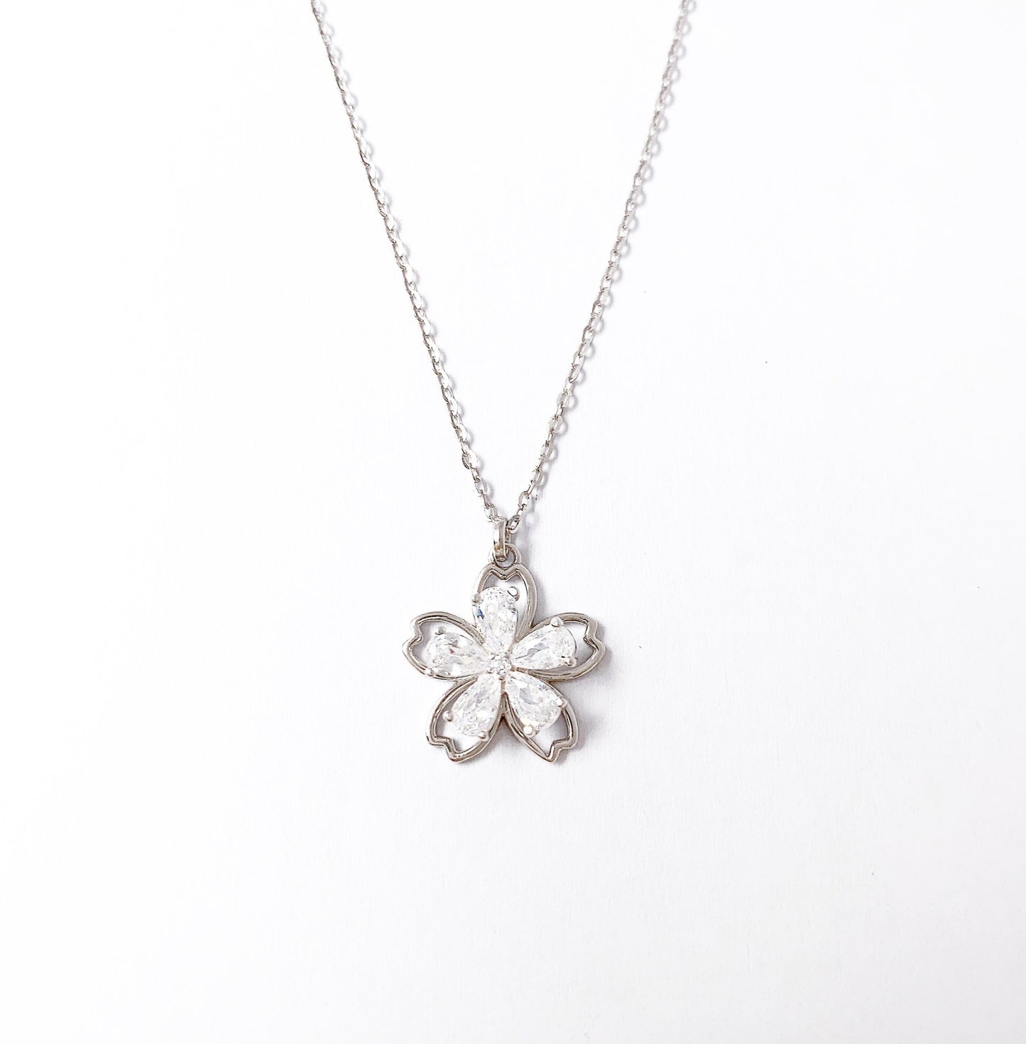 Simple Style Flower Sterling Silver Inlay Zircon Pendant Necklace