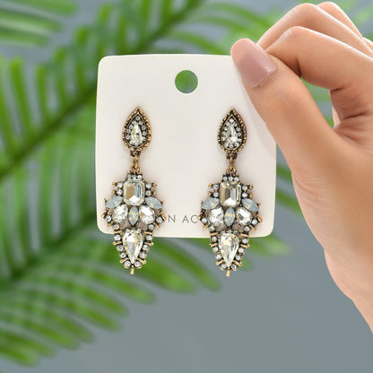 1 Pair Retro Lady Geometric Hollow Out Inlay Zinc Alloy Rhinestones Drop Earrings