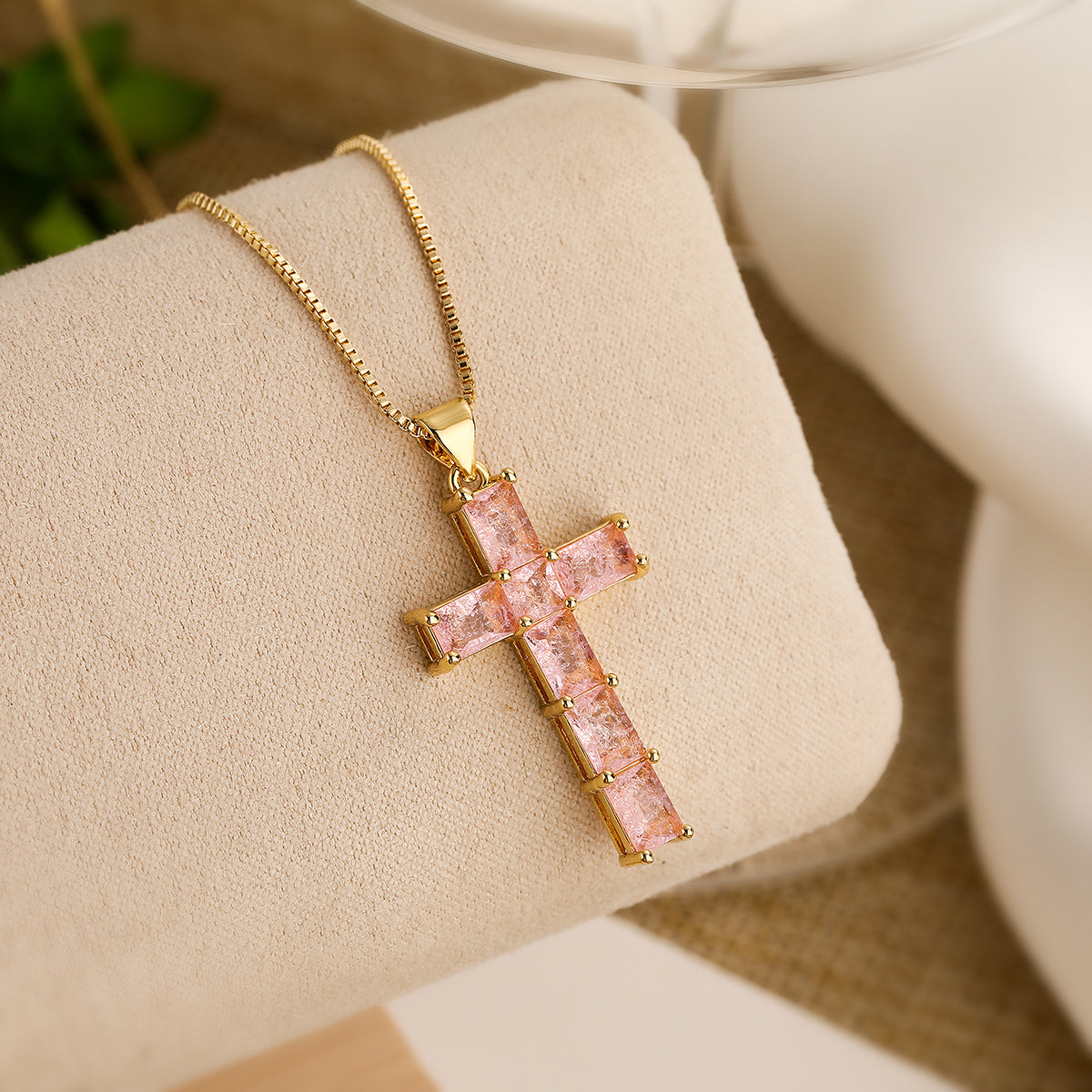 Simple Style Cross Copper 18k Gold Plated Zircon Pendant Necklace In Bulk