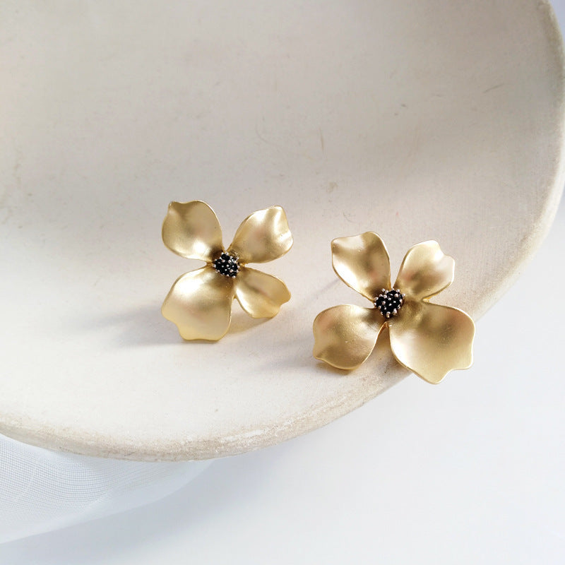 1 Pair Classic Style Solid Color Flower Plating Alloy Earrings Ear Studs