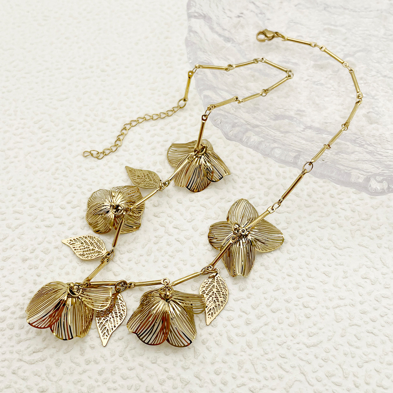 Vintage Style Roman Style Flower Stainless Steel Plating Hollow Out Gold Plated Necklace