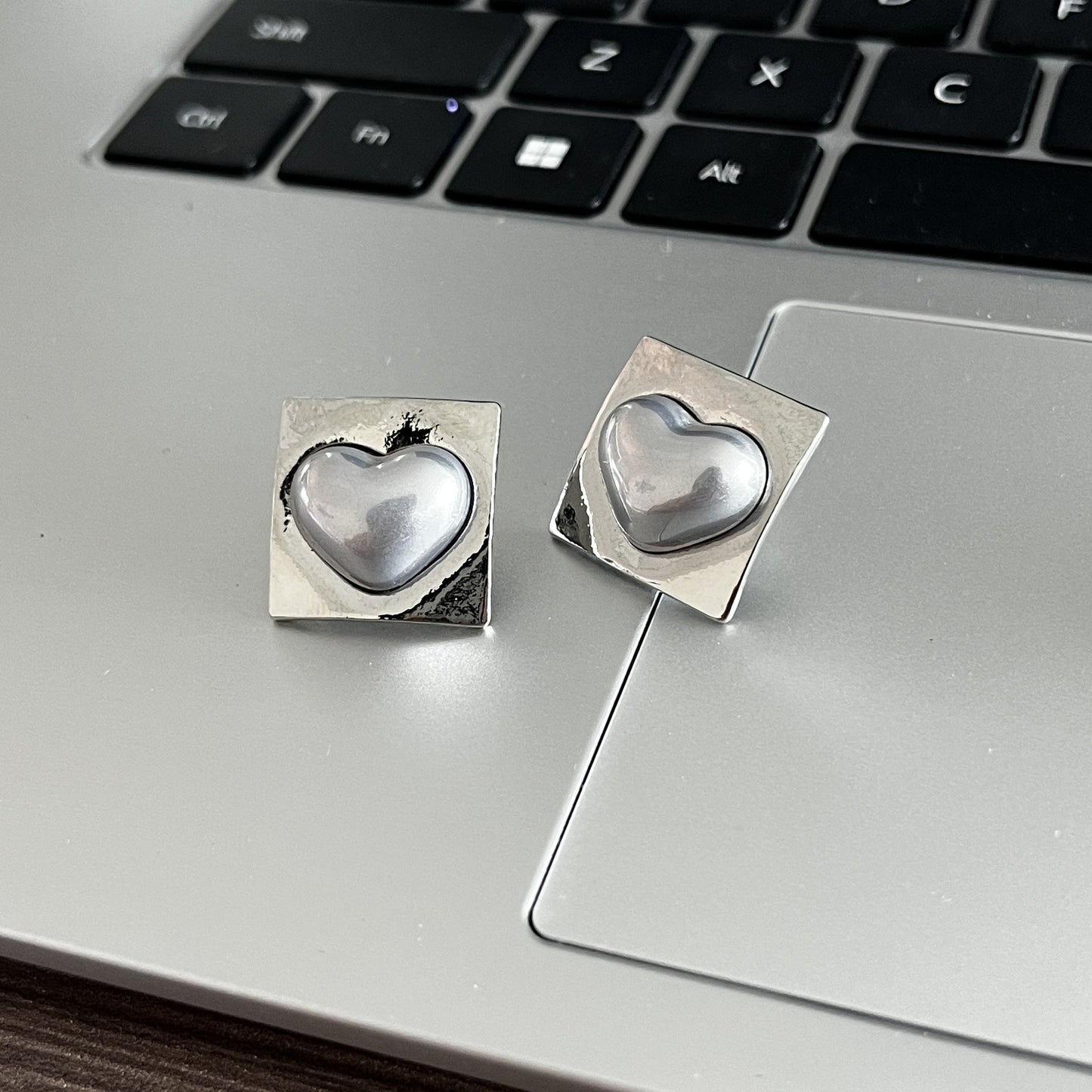 1 Pair Simple Style Heart Shape Patchwork Alloy Ear Studs