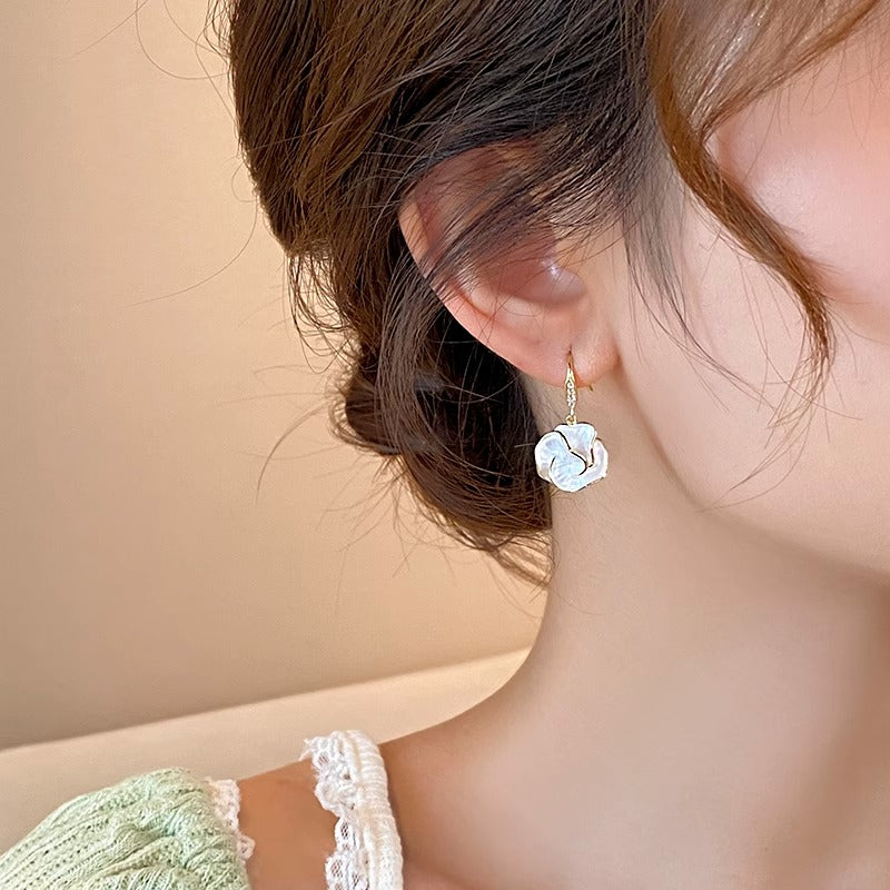 1 Pair Simple Style Flower Enamel Plating Alloy Gold Plated Drop Earrings