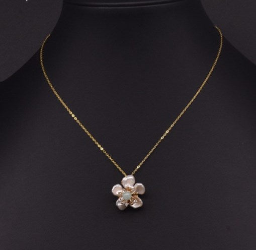 Retro Flower Freshwater Pearl Copper Plating Pendant Necklace