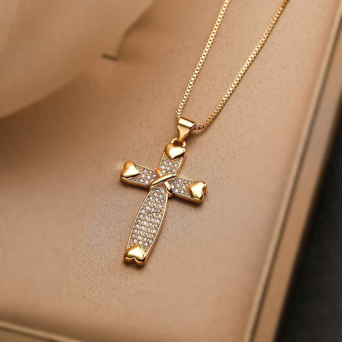 Simple Style Commute Cross Copper 18k Gold Plated Zircon Pendant Necklace In Bulk