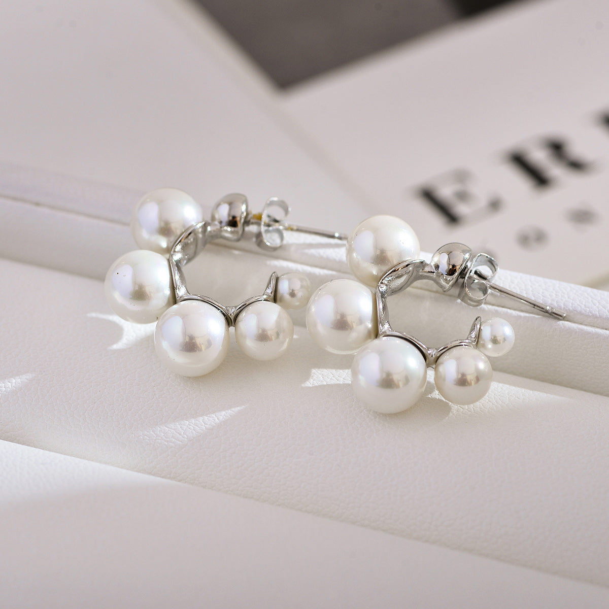 1 Pair Elegant Luxurious Round Inlay Stainless Steel Artificial Pearls Ear Studs