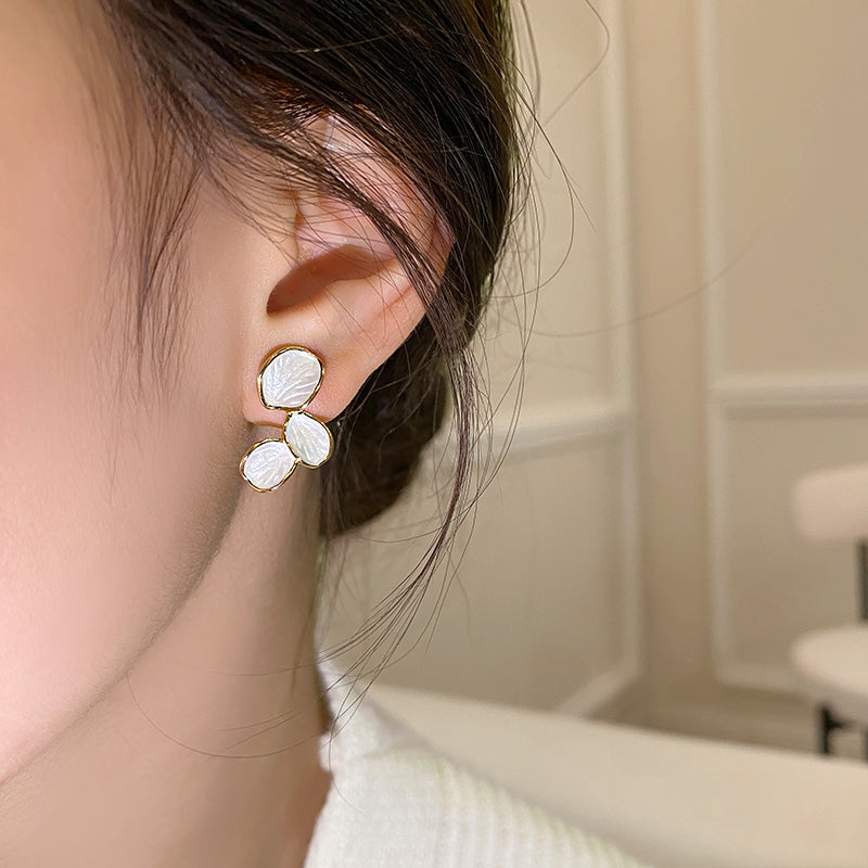 1 Pair Sweet Flower Asymmetrical Plating Inlay Alloy Rhinestones Gold Plated Ear Studs