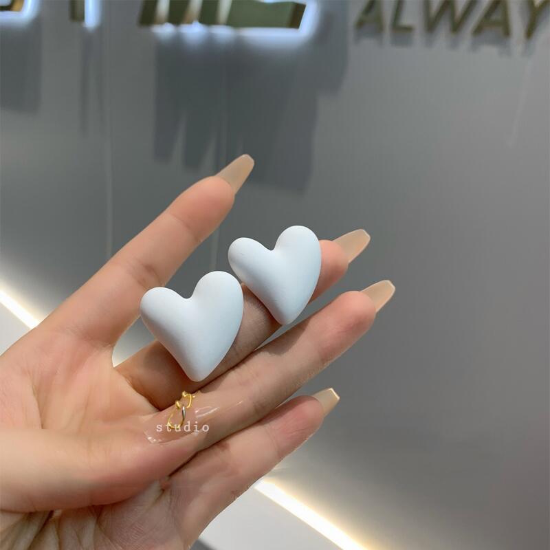 1 Pair Cute Sweet Heart Shape Solid Color Stoving Varnish Arylic Ear Studs