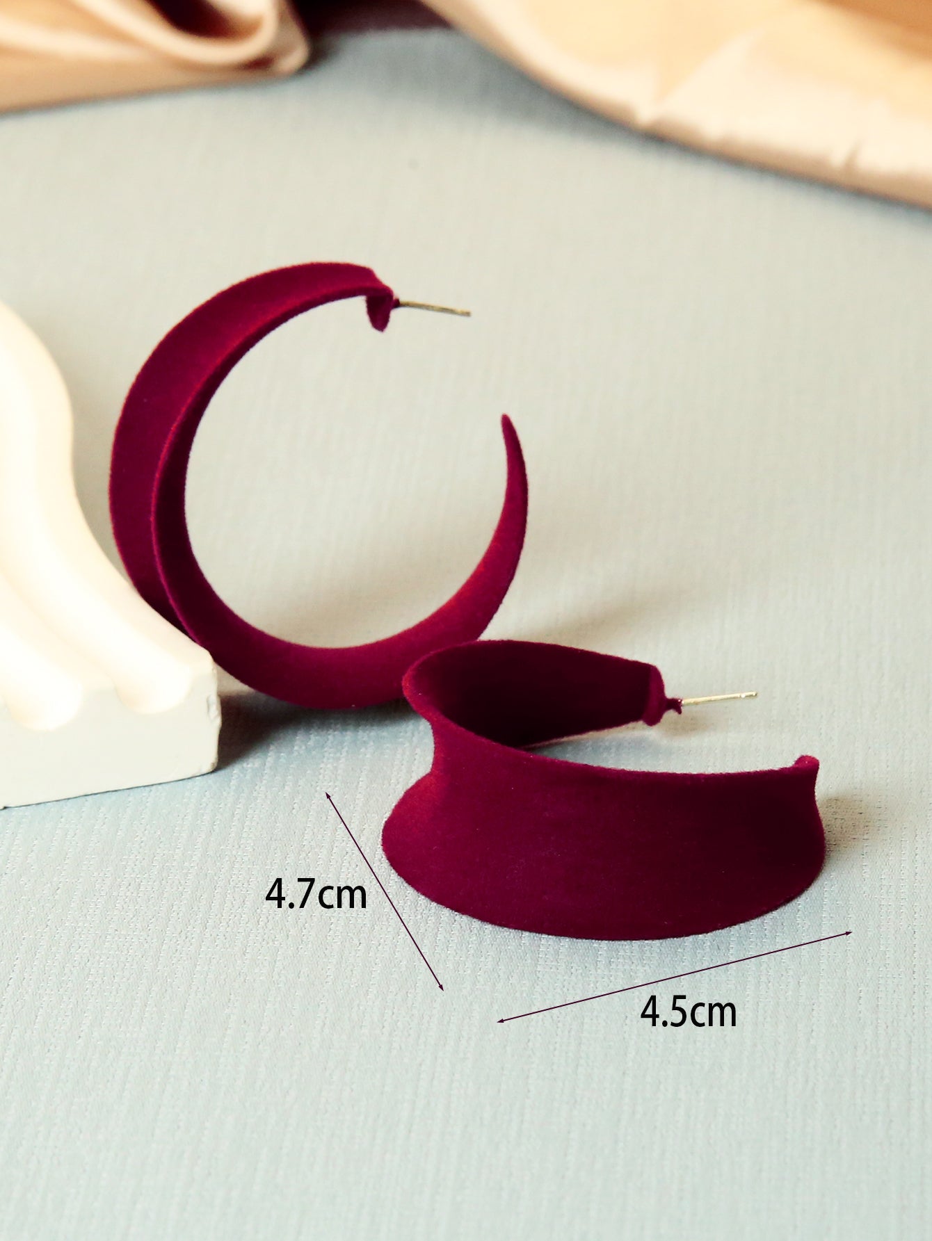 1 Pair Sweet Simple Style C Shape Alloy Flocking Ear Studs