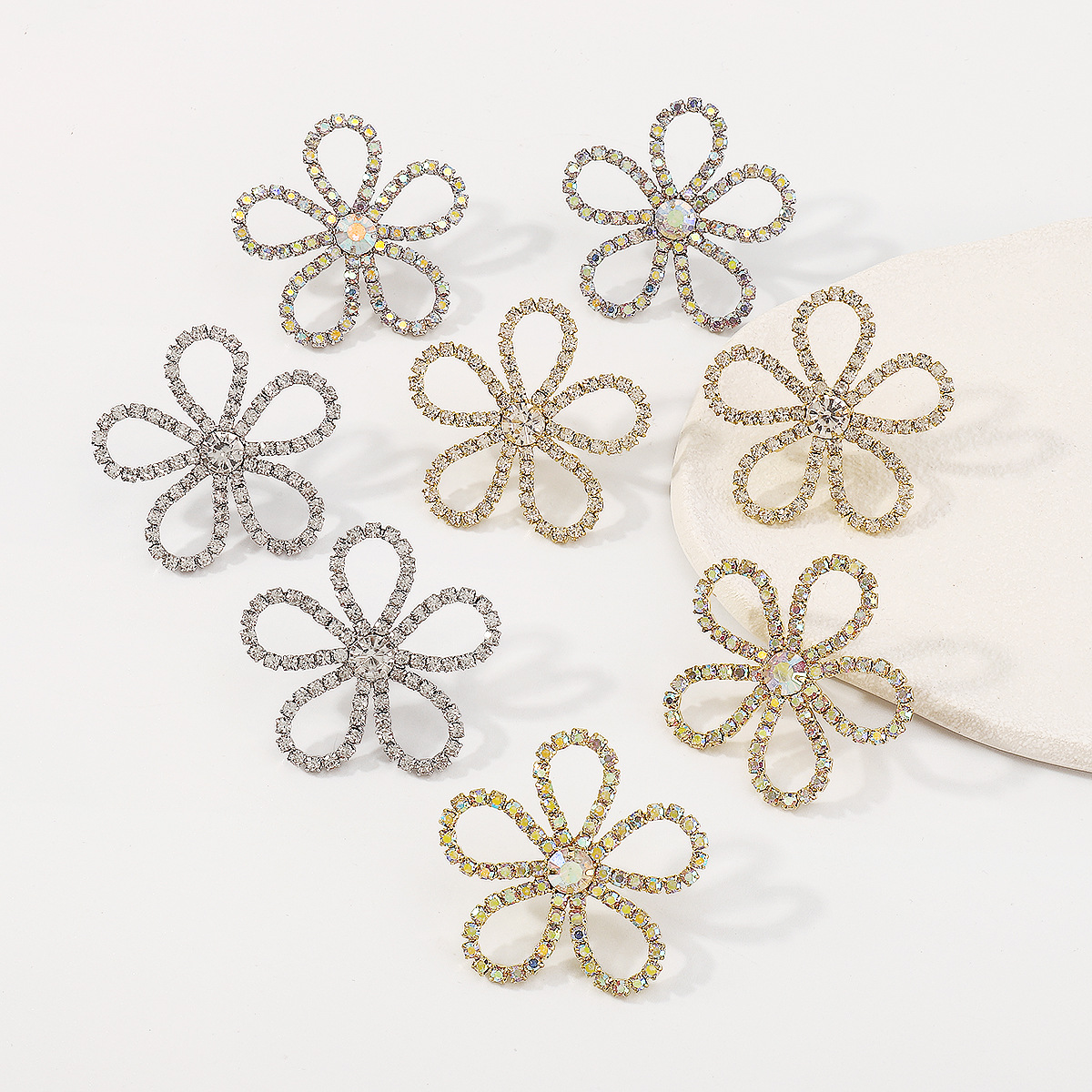 1 Pair Elegant Simple Style Flower Inlay Alloy Zircon Ear Studs