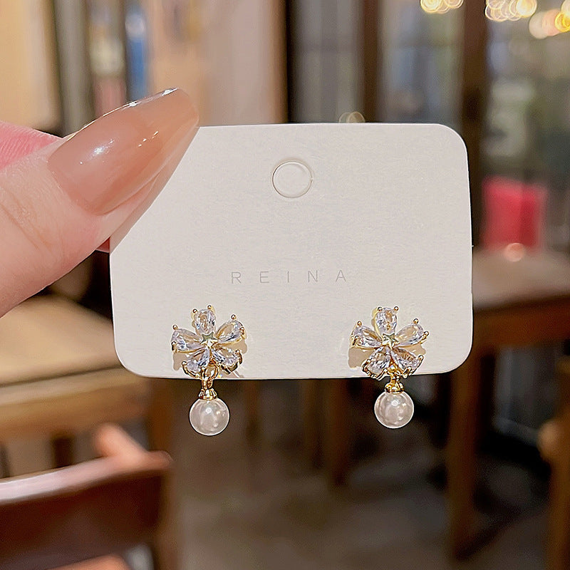 Fashion Geometric Alloy Artificial Rhinestones Women'S Drop Earrings Ear Studs 1 Pair