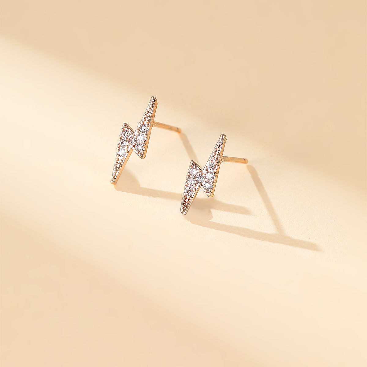 1 Pair Simple Style Cool Style Lightning Plating Inlay Copper Copper Alloy Zircon 18k Gold Plated Ear Studs