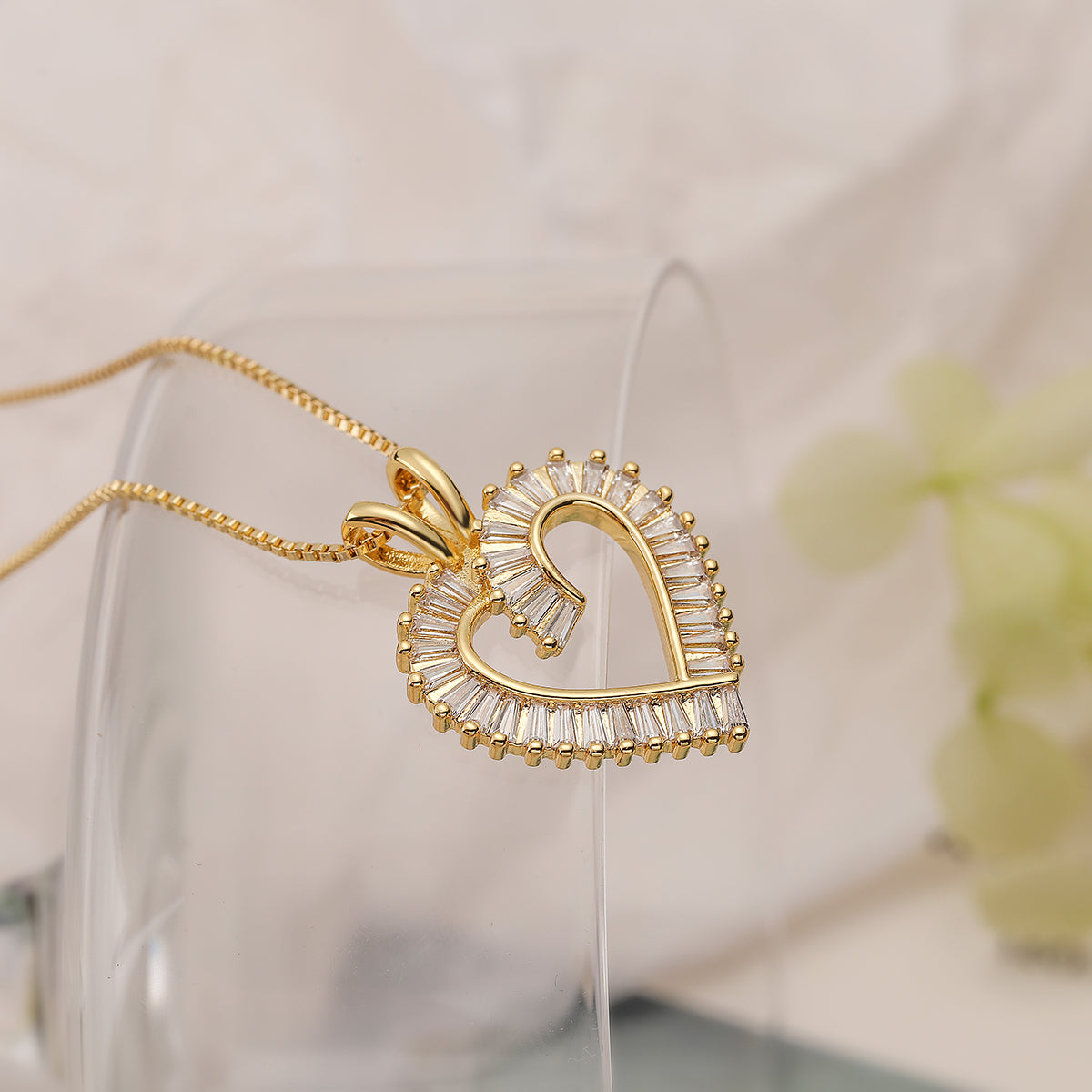 Wholesale Simple Style Commute Heart Shape Copper Plating Inlay 18K Gold Plated Zircon Pendant Necklace