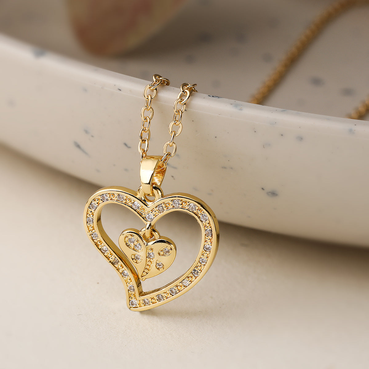 Wholesale Simple Style Commute Heart Shape Copper Plating Inlay 18K Gold Plated Zircon Pendant Necklace