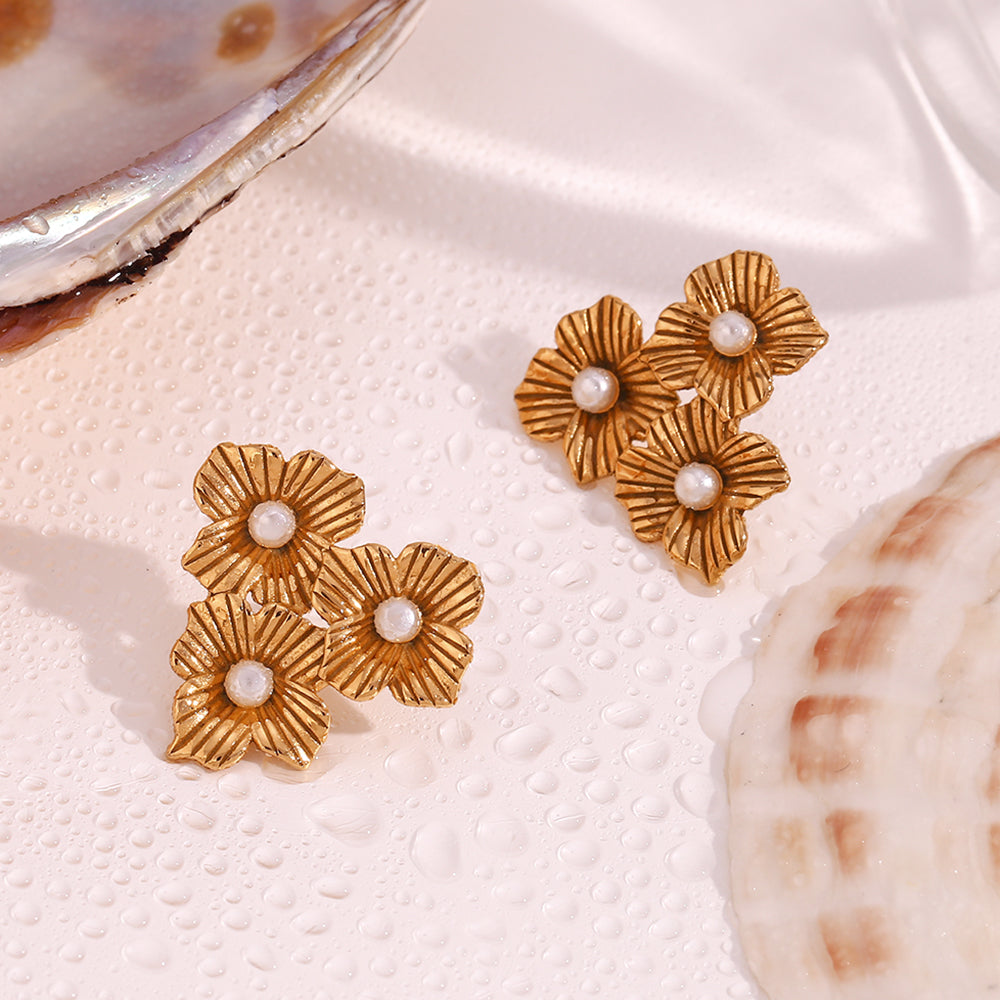 1 Pair Vintage Style Simple Style Classic Style Floral Plating Inlay Stainless Steel Pearl 18k Gold Plated Ear Studs