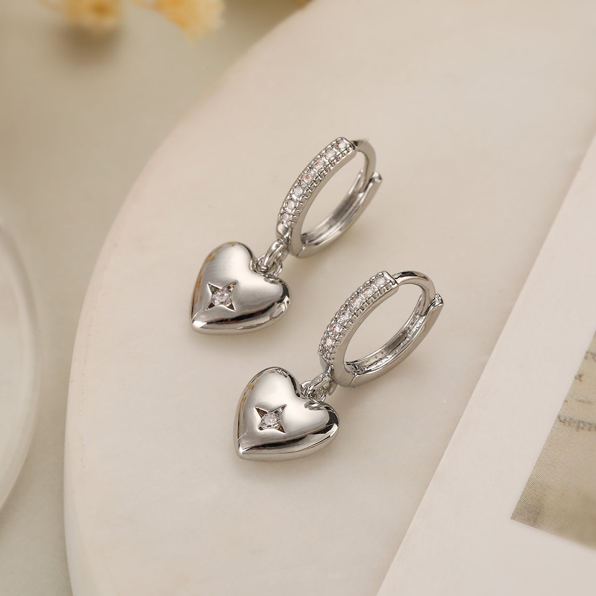 1 Pair Simple Style Commute Moon Heart Shape Plating Inlay Copper Zircon 18k Gold Plated Earrings