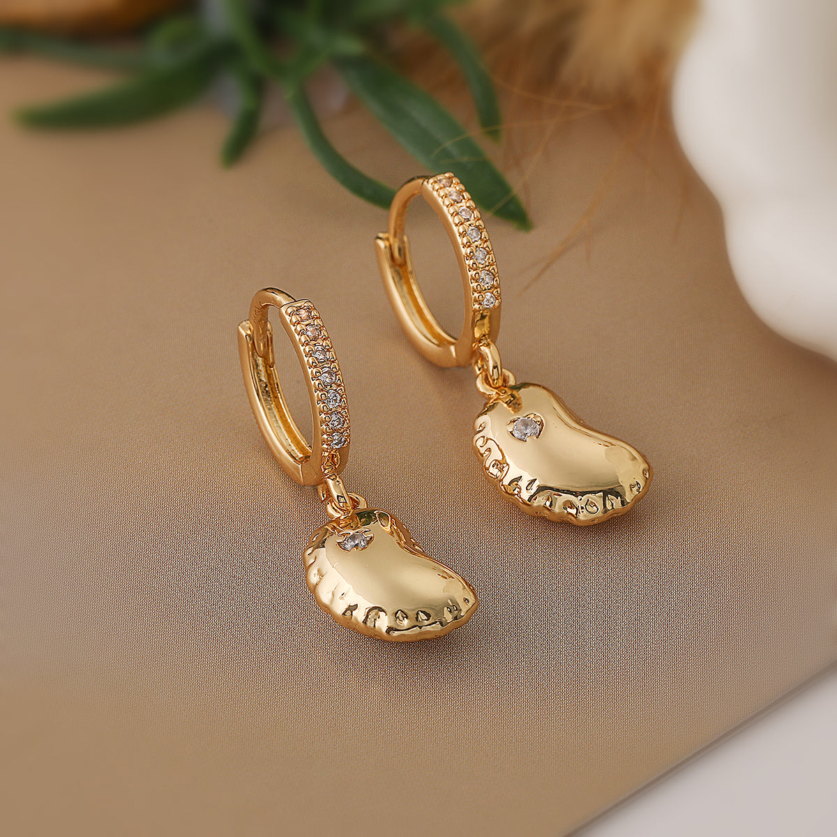 1 Pair Simple Style Commute Moon Heart Shape Plating Inlay Copper Zircon 18k Gold Plated Earrings