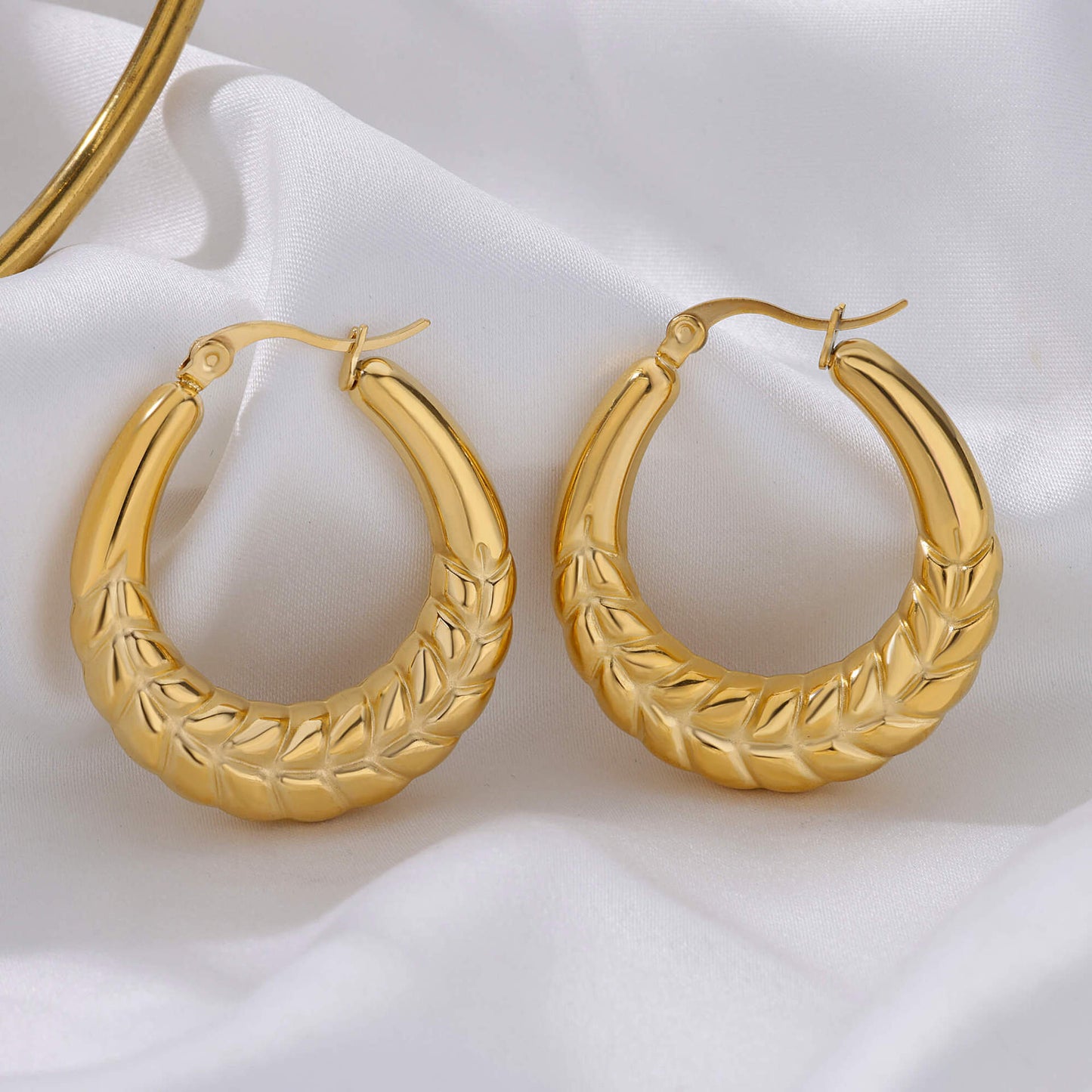 1 Pair Vintage Style Exaggerated Simple Style Round Oval Plating Metal Stainless Steel 18k Gold Plated Hoop Earrings