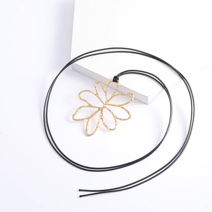 Elegant Nordic Style Commute Flower Gold Plated Silver Plated Alloy Wholesale Pendant Necklace