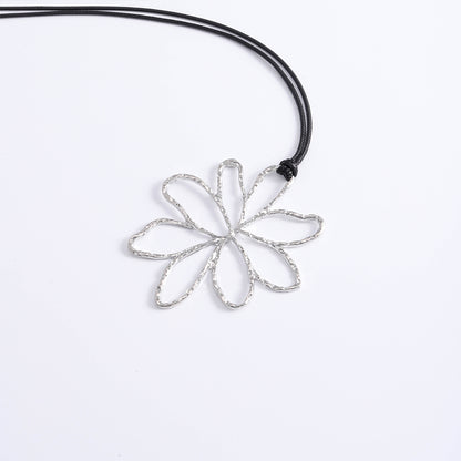 Elegant Nordic Style Commute Flower Gold Plated Silver Plated Alloy Wholesale Pendant Necklace