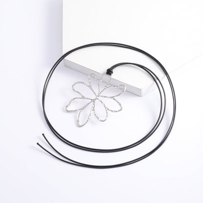 Elegant Nordic Style Commute Flower Gold Plated Silver Plated Alloy Wholesale Pendant Necklace