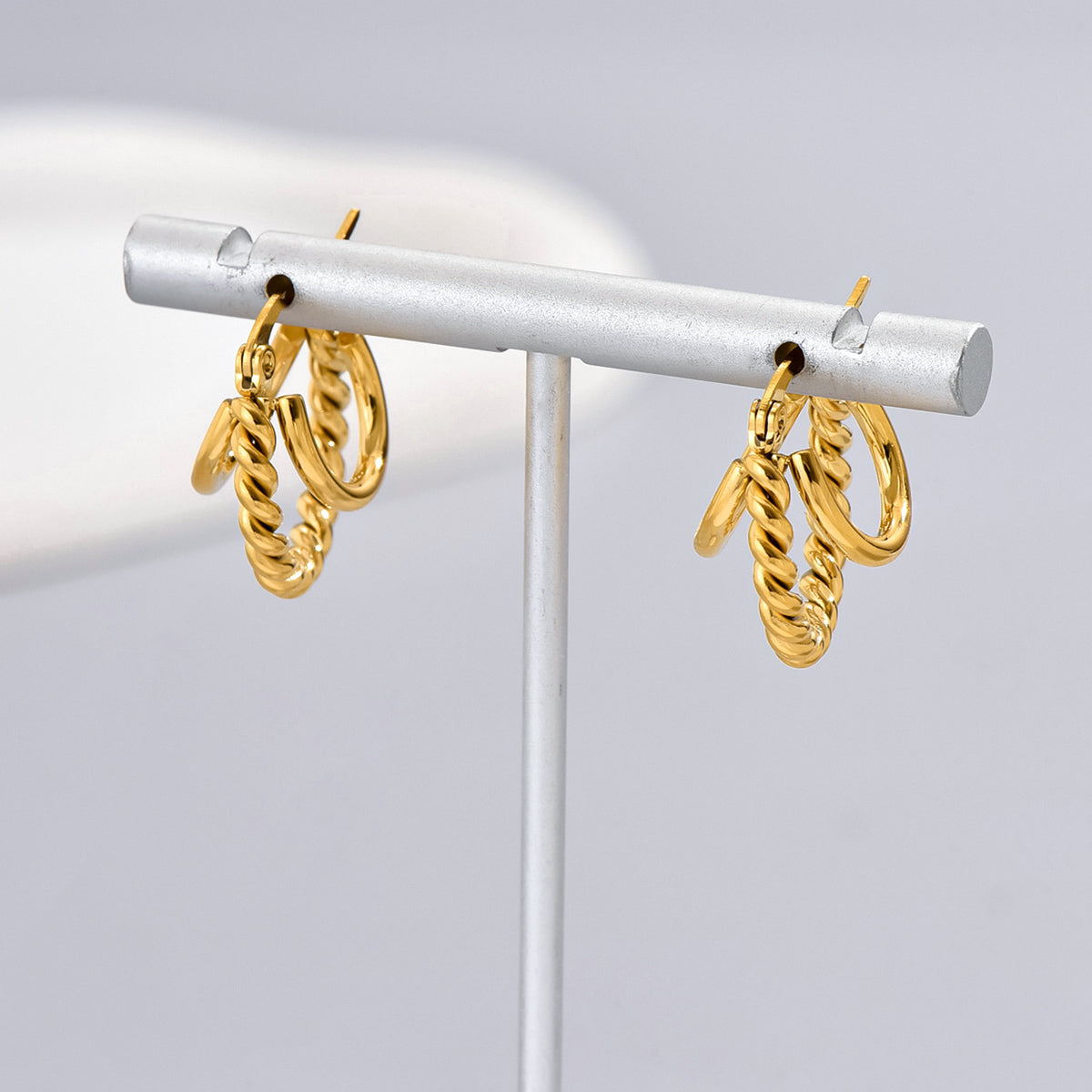 1 Pair Simple Style Classic Style Solid Color Plating Titanium Steel 18k Gold Plated Gold Plated Earrings