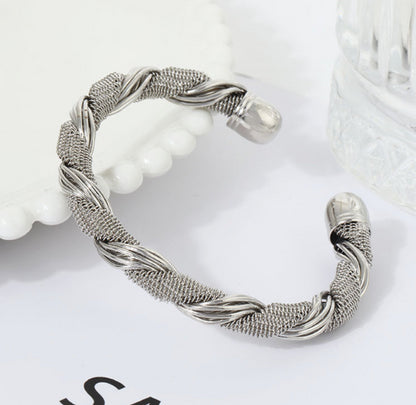 Elegant Simple Style Spiral Stripe Metal Twist Plating Gold Plated Silver Plated Women's Bangle