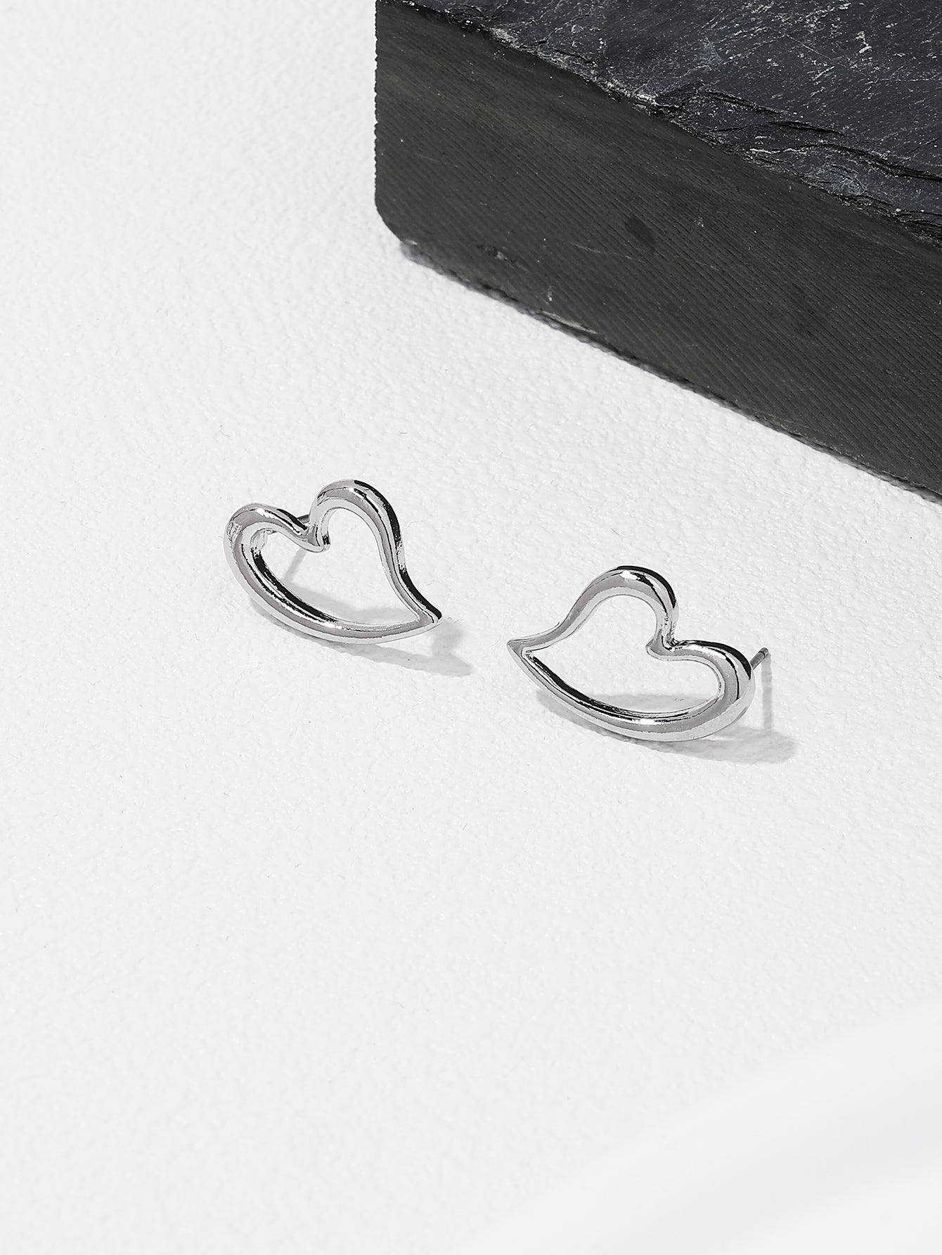 1 Pair Nordic Style Vintage Style Heart Shape Plating Alloy Ear Studs