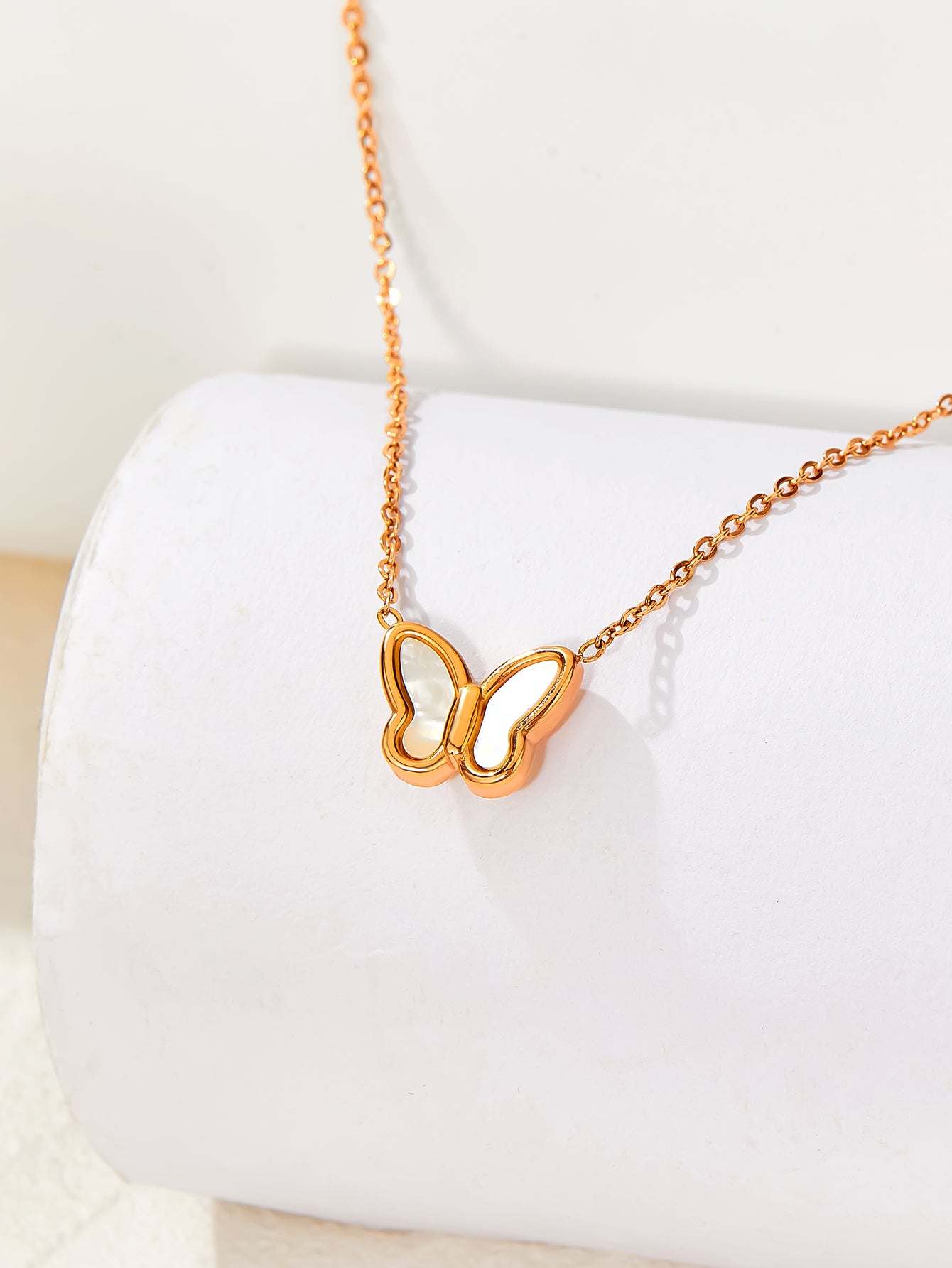 Elegant Simple Style Classic Style Butterfly Stainless Steel Plating Inlay Shell 14k Gold Plated Pendant Necklace