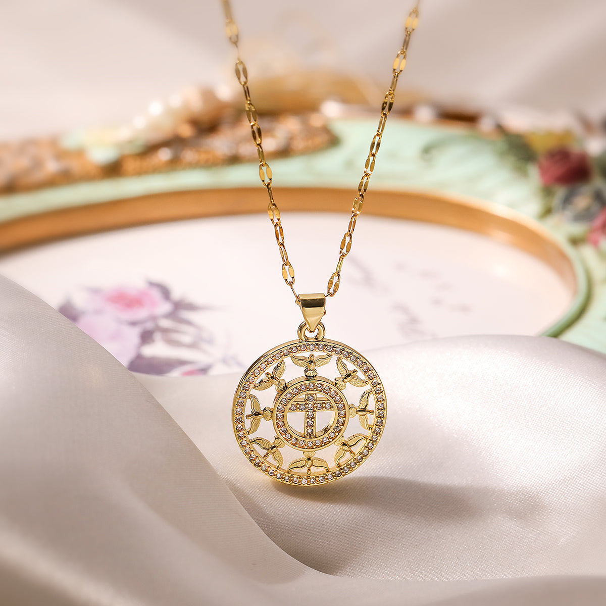 Simple Style Commute Round Copper Plating Inlay Zircon 18k Gold Plated Pendant Necklace