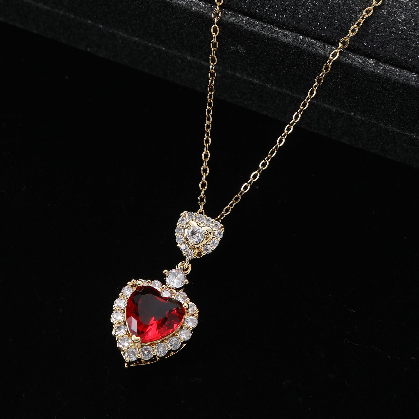 Romantic Heart Shape Stainless Steel Titanium Steel Inlay Artificial Gemstones Pendant Necklace