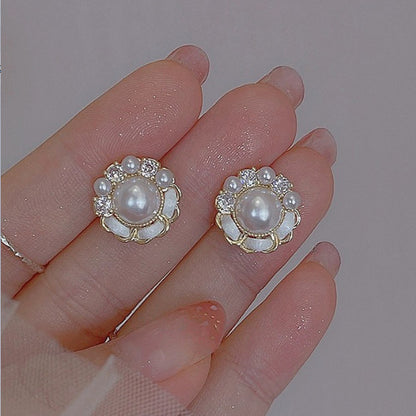 1 Pair Elegant Simple Style Streetwear Flower Bow Knot Plating Inlay Alloy Artificial Pearls Zircon Ear Studs