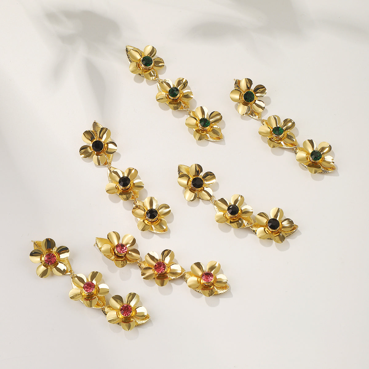 1 Pair Vintage Style Simple Style Flower Inlay Iron Rhinestones Drop Earrings