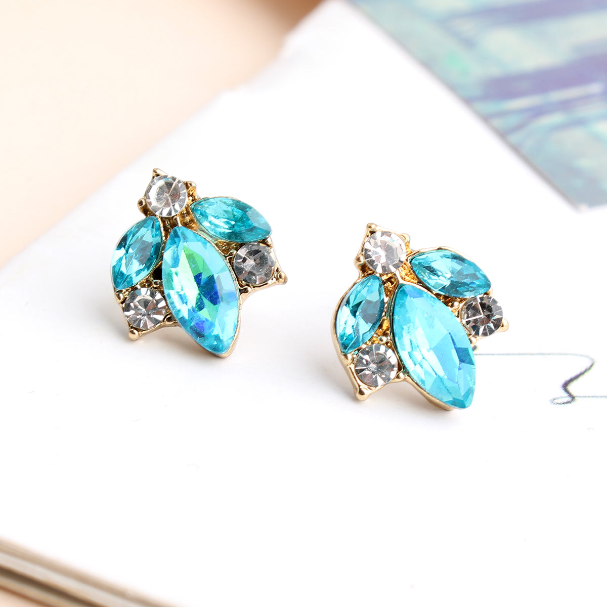 1 Pair Elegant Leaves Plating Inlay Alloy Crystal Rhinestones Gold Plated Ear Studs