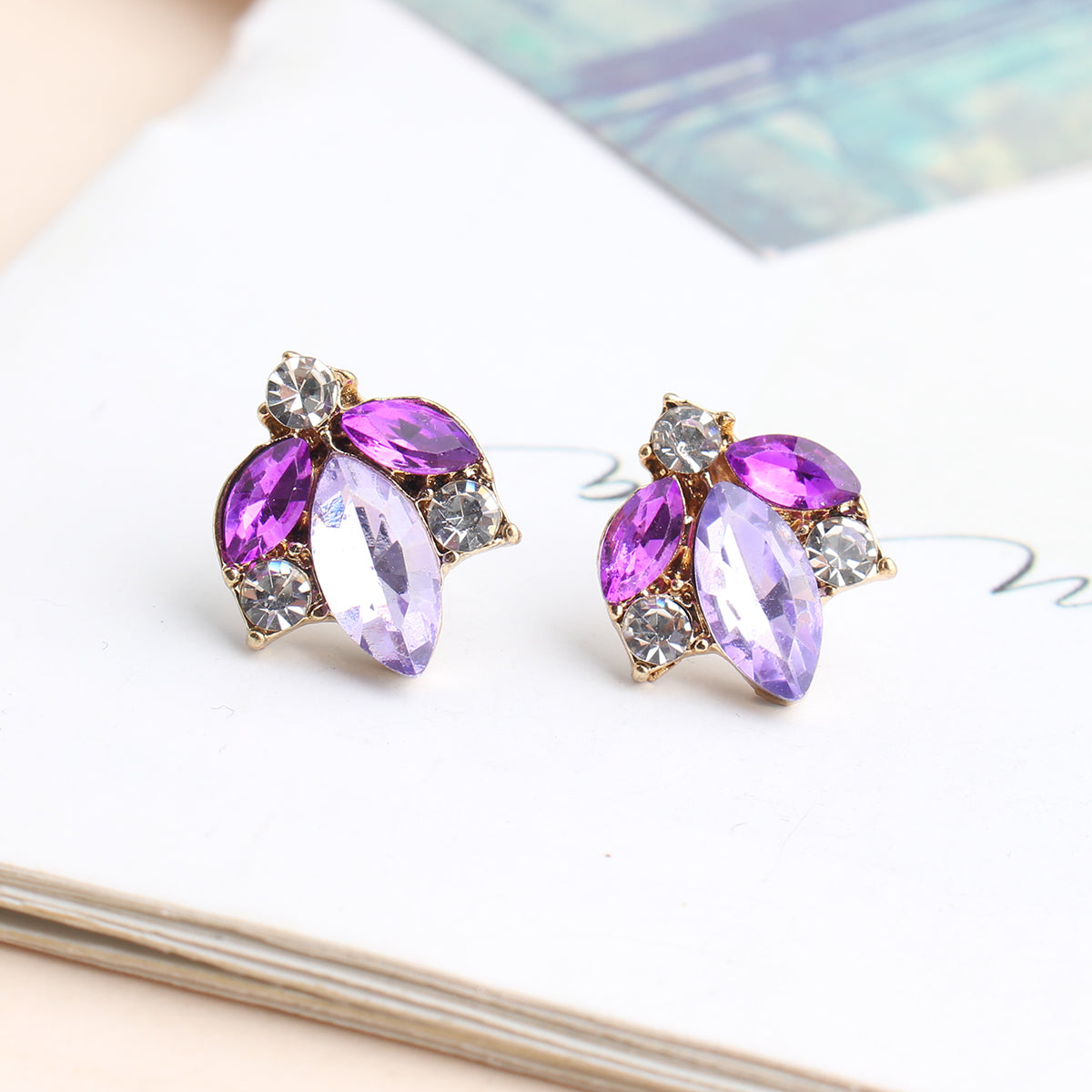 1 Pair Elegant Leaves Plating Inlay Alloy Crystal Rhinestones Gold Plated Ear Studs