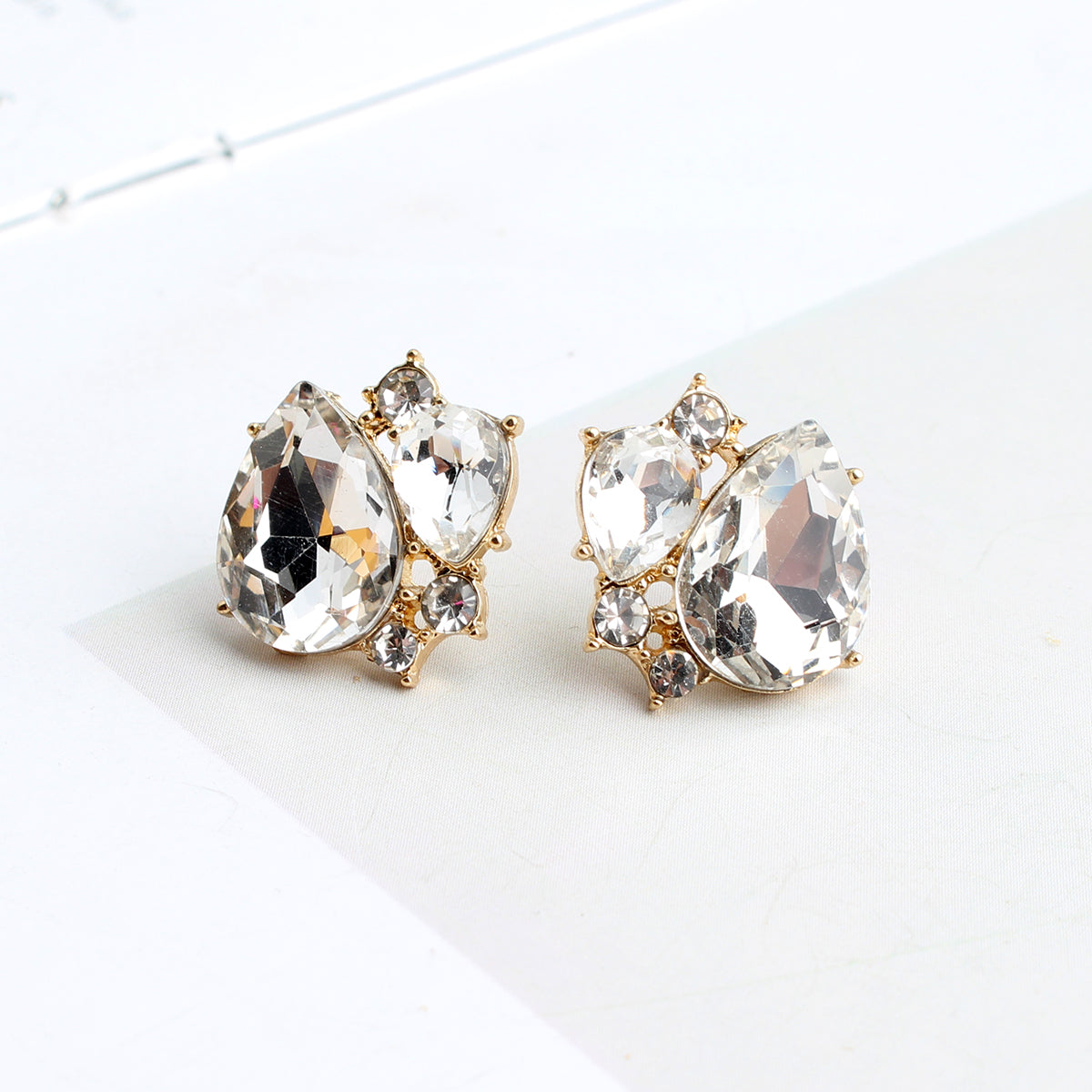 1 Pair Elegant Leaves Water Droplets Plating Inlay Alloy Crystal Rhinestones Gold Plated Ear Studs