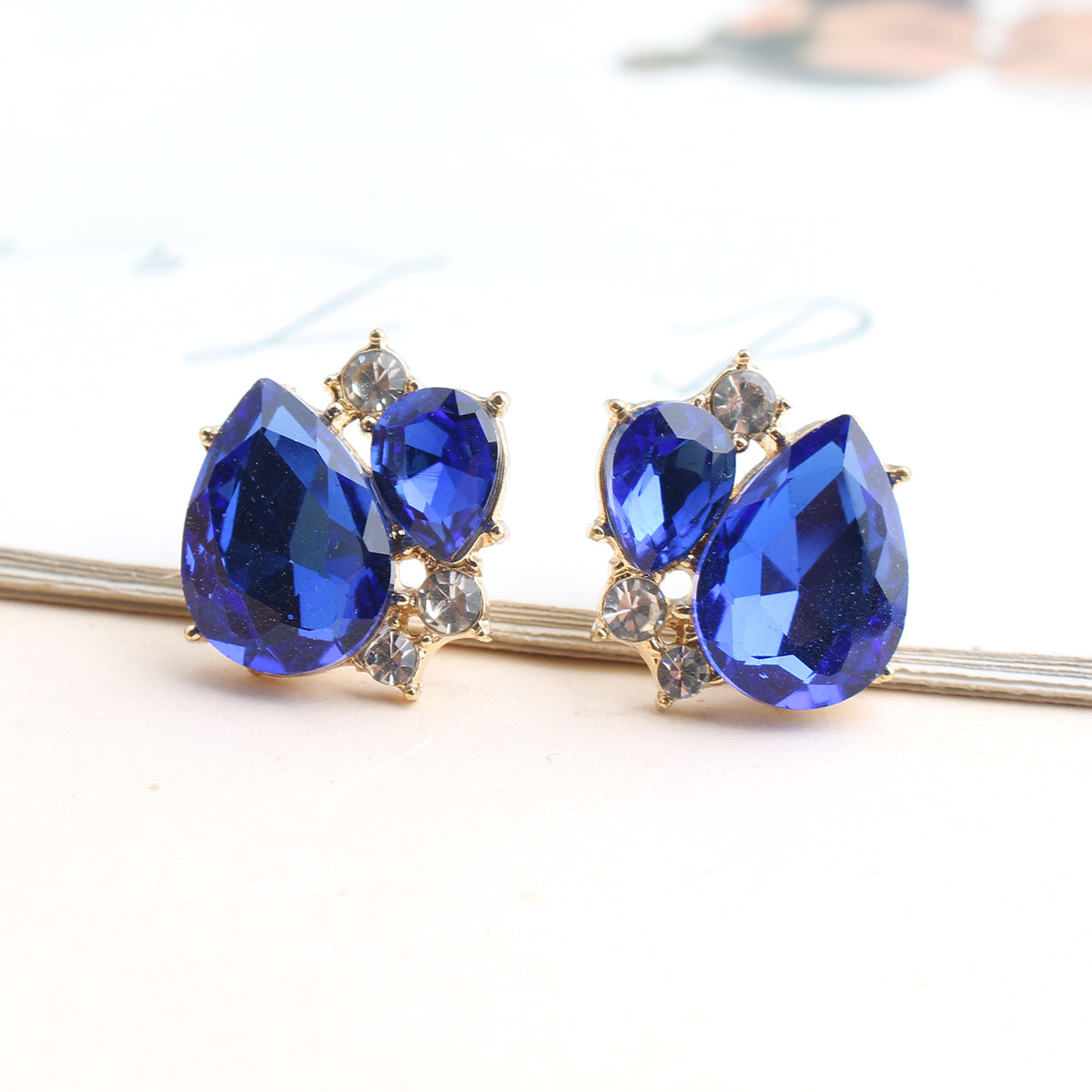 1 Pair Elegant Leaves Water Droplets Plating Inlay Alloy Crystal Rhinestones Gold Plated Ear Studs